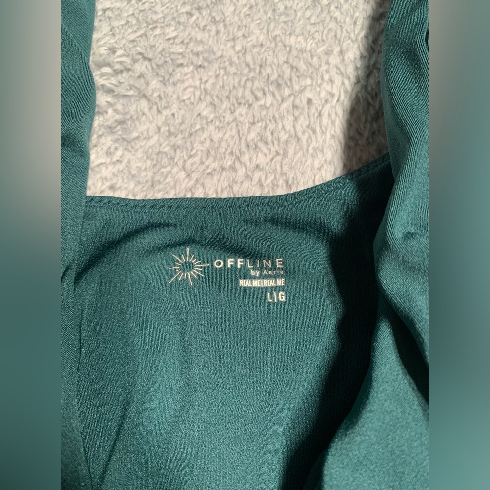 Aerie offline real me Green cropped Top with built in bra large - Picture 2 of 9